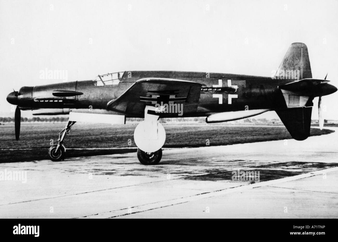 transport / transportation, aviation, military aircraft, fighter Dornier Do 335 A-1 Pfeil, side view, Mengen-Hohentengen Air Base, 23.10.1943, Stock Photo