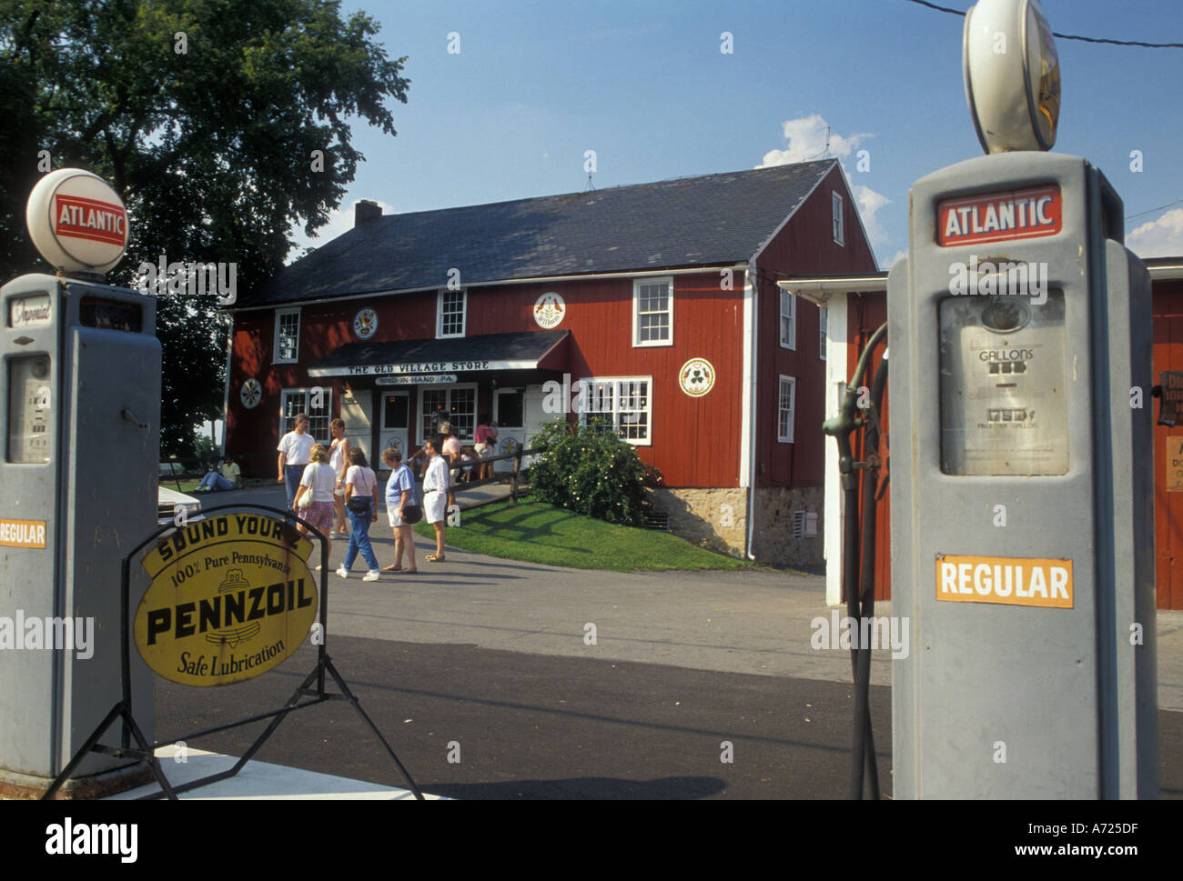 Old gas station in pennsylvania hi-res stock photography and images - Alamy