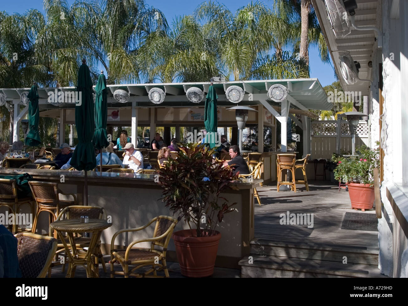 Outdoor diners Pisces Rising restaurant Mount Dora Florida Stock Photo 