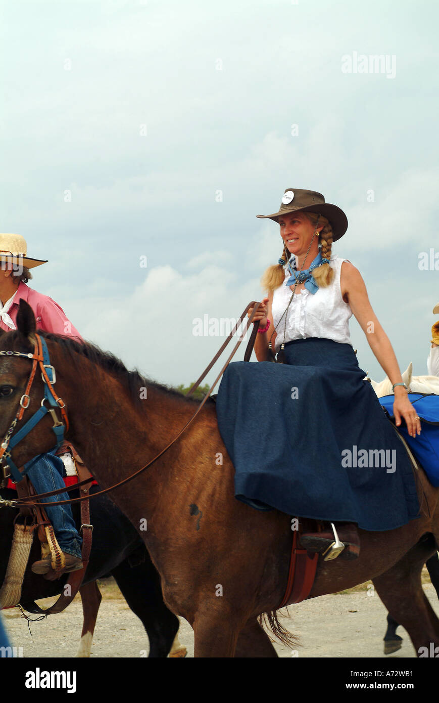 wife cowgirl rides sunng