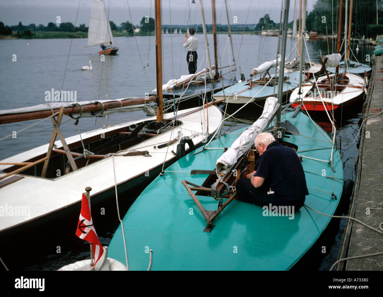 Preparing to race Thames Rater dinghy racing at the Upper Thames
