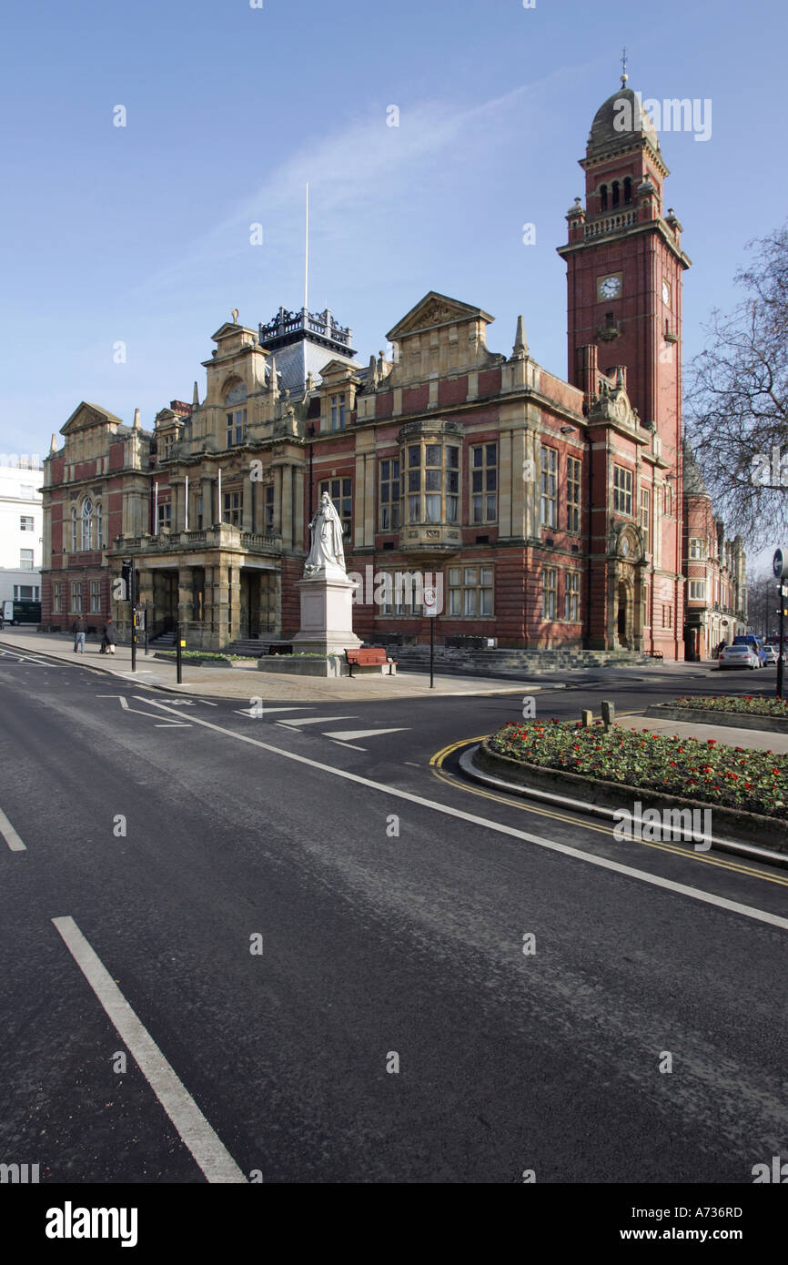 The Town Hall, and a statue of Queen Victoria, in Royal Leamington Spa