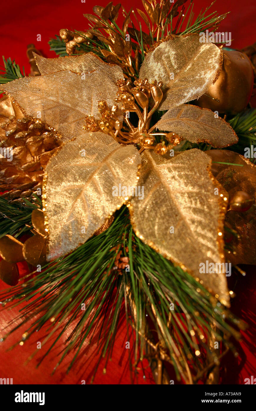 Gold leaf decorations hi-res stock photography and images - Alamy