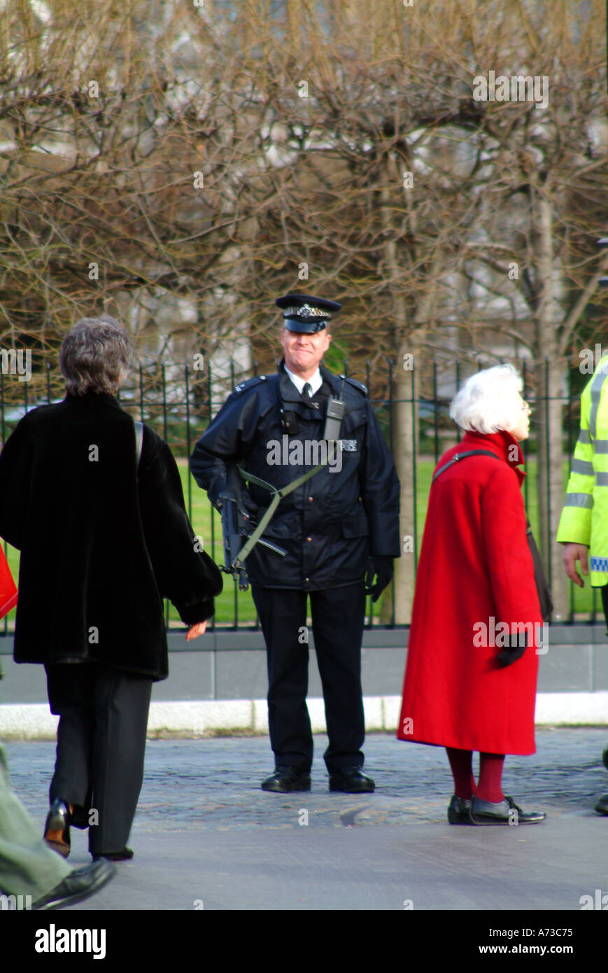 Police woman armed british hi-res stock photography and images - Alamy