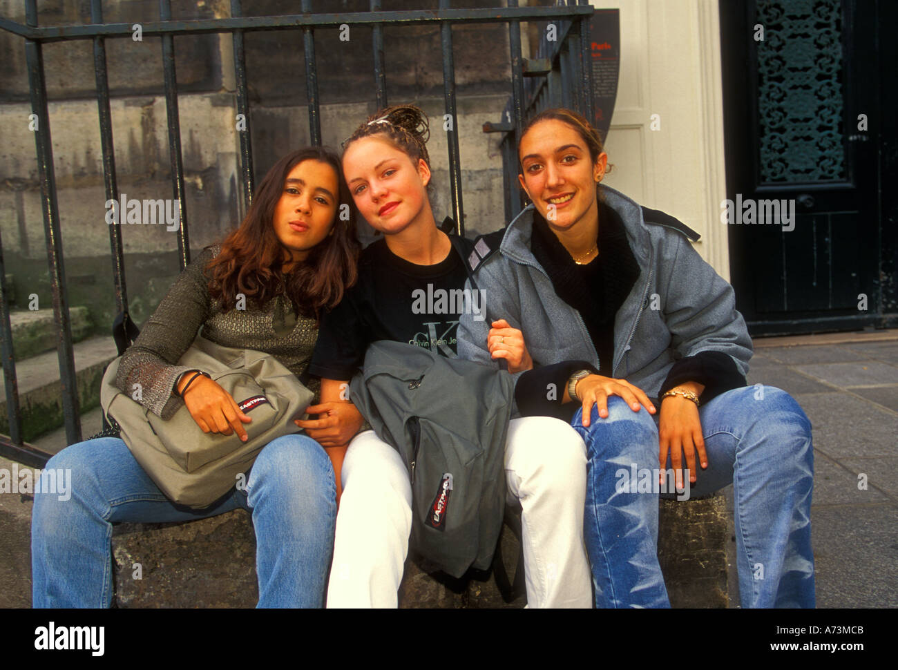 3, three, French girls, French students, students, friends, teenage girls,  teens, teenagers, sitting, park bench, Paris, Ile-de-France, France, Europe  Stock Photo - Alamy