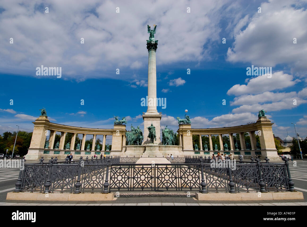 Hero´s square at budapest Stock Photo - Alamy
