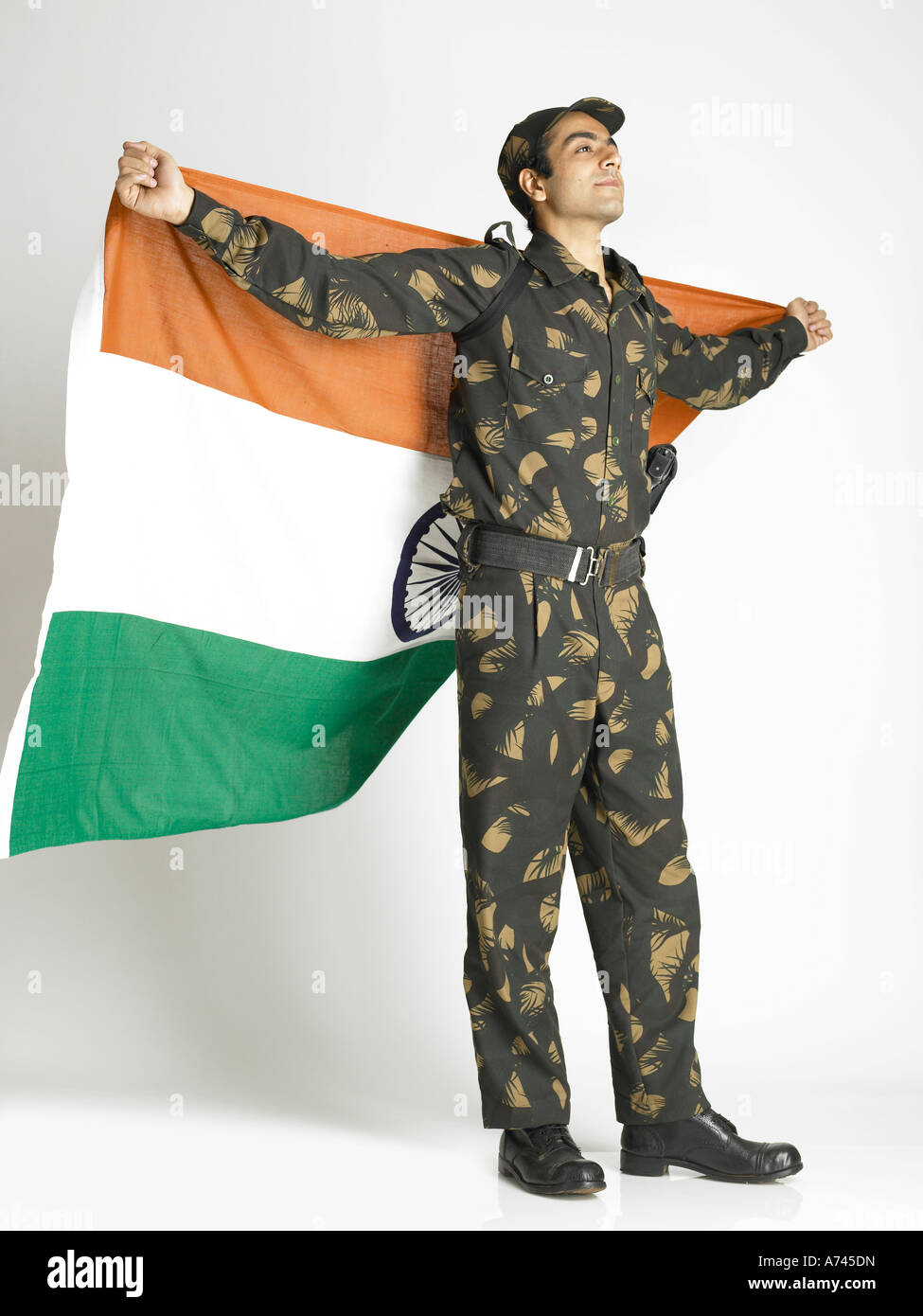 PORTRAIT OF INDIAN SOLDIER DRESSED IN UNIFORM Stock Photo - Alamy