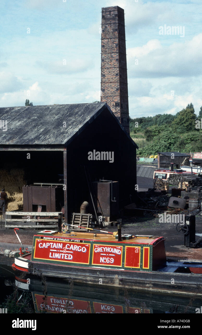 COMMERCIAL NARROWBOAT AND ROLLING MILL. BLACK COUNTRY MUSEUM. DUDLEY