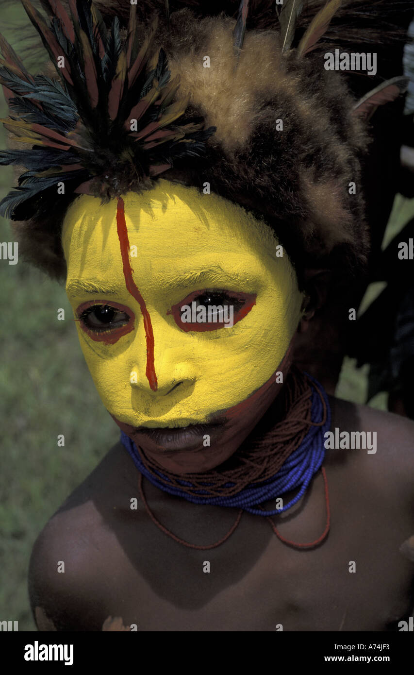 Papau new guinea tribe hires stock photography and images Alamy