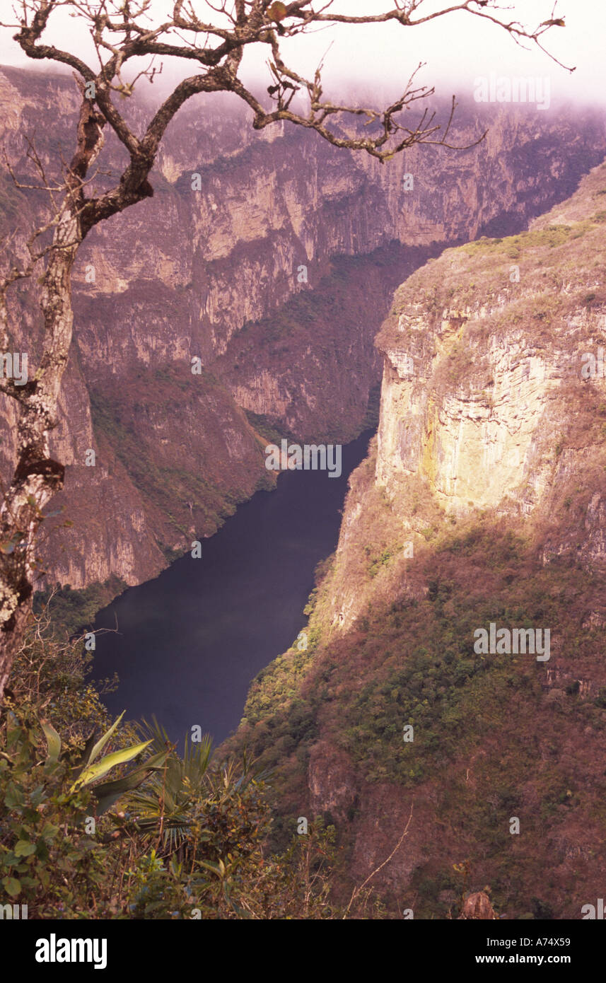 Mexico, Chiapas, Sumidero Canyon National Park. Grijalva R. flows 4000ft below Atalaya Viewpoint Stock Photo