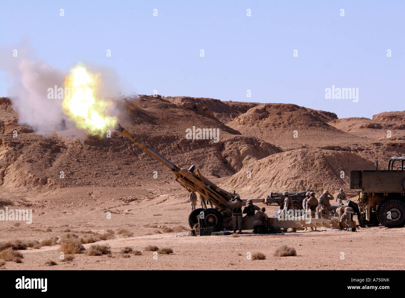 Firing artillery hi-res stock photography and images - Alamy