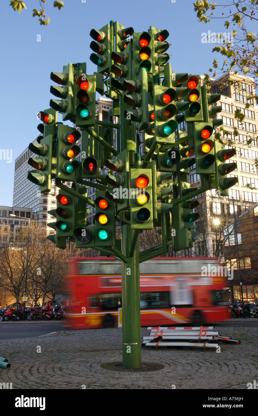 Traffic light tree canary wharf hi-res stock photography and images - Alamy