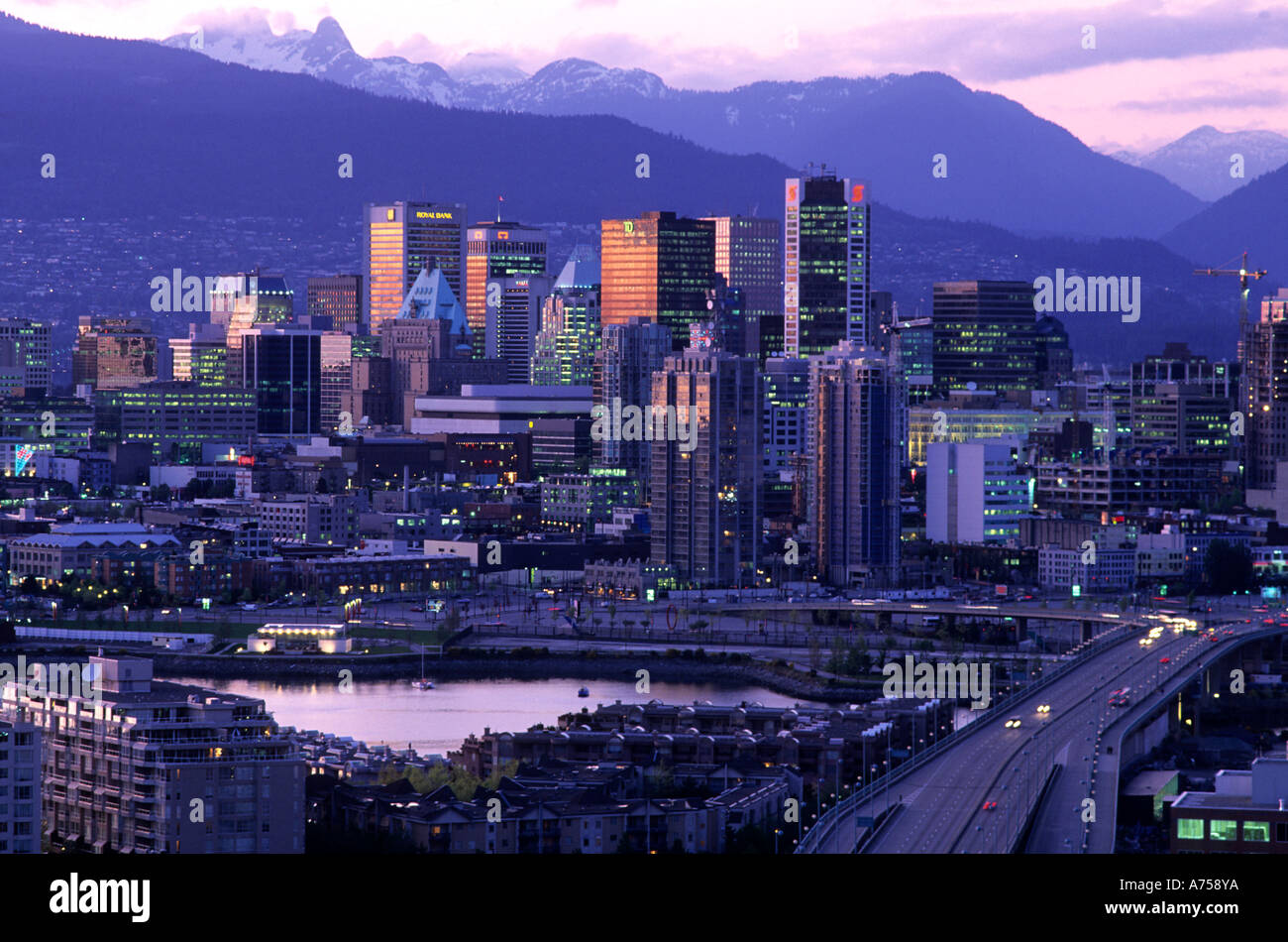 Vancouver skyline canada sunset hi-res stock photography and images - Alamy