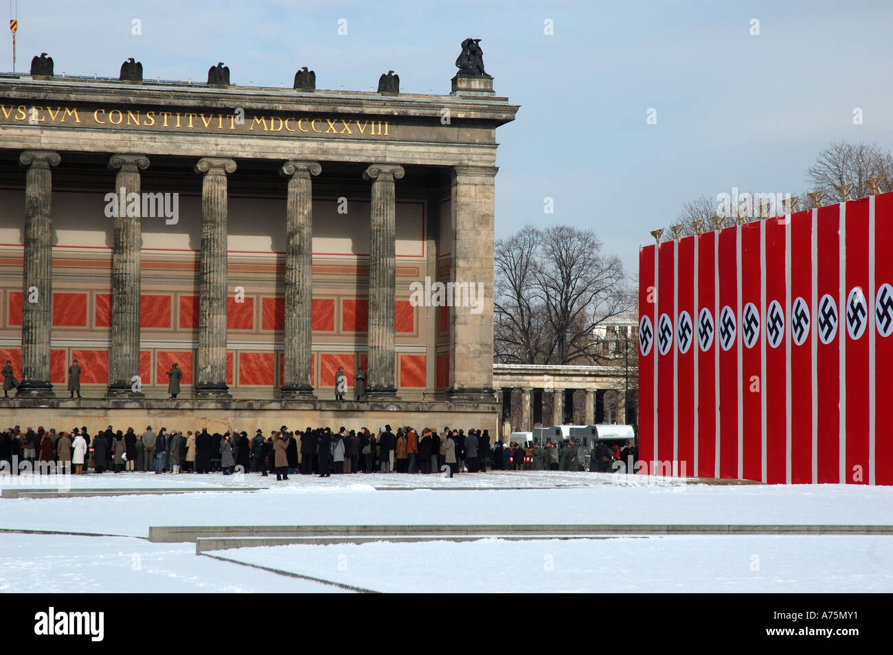 Aufkleber der Partei Die Grünen durchgestrichenes Hakenkreuz, Berlin,  Deutschland Stockfotografie - Alamy