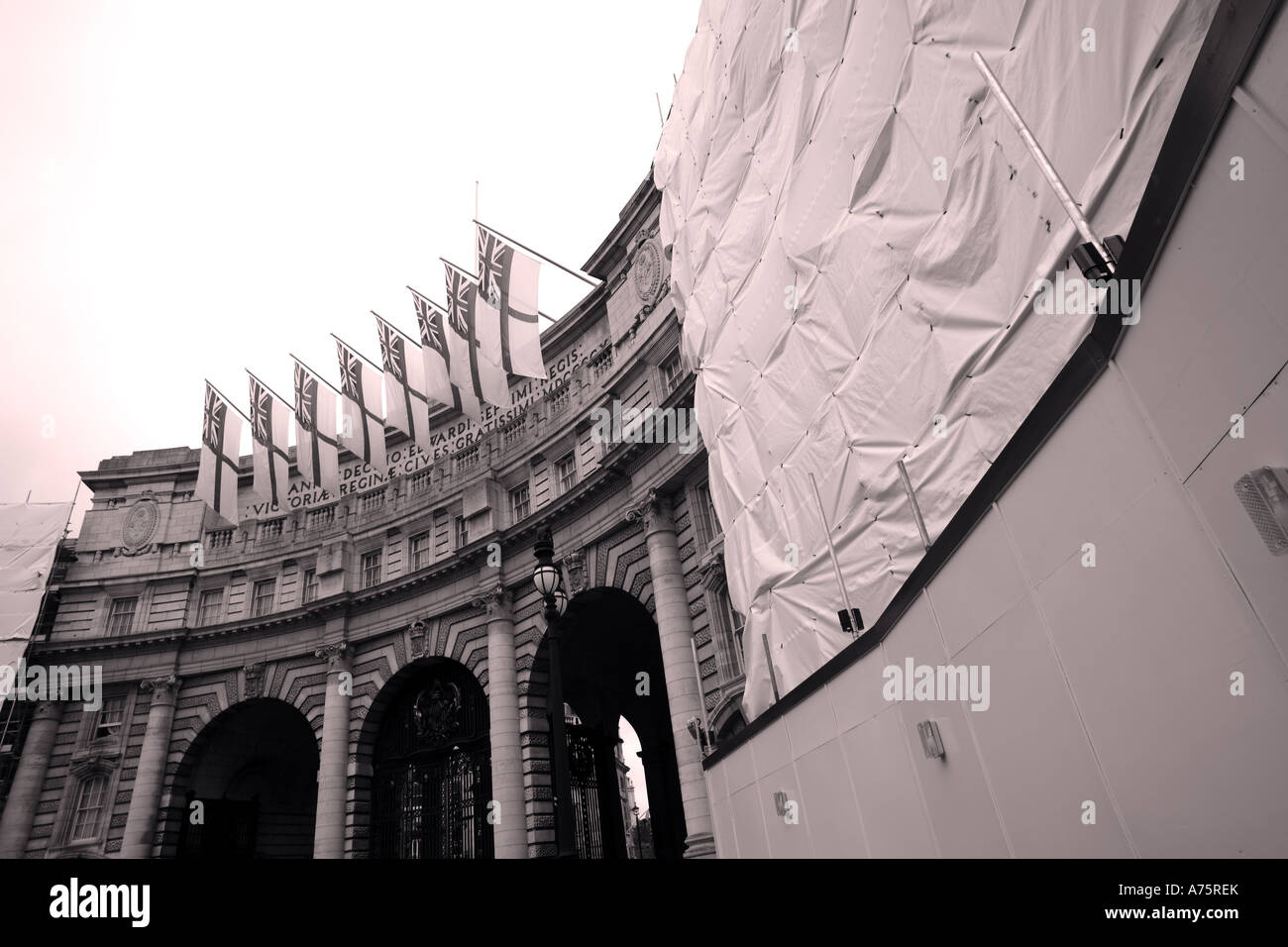 Pall mall flags hi-res stock photography and images - Alamy