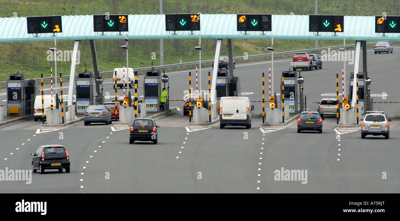 CARS ENTER THE TOLL PLAZA OF THE M6 TOLL ROAD NEAR CANNOCK,STAFFORDSHIRE,ENGLAND.UK Stock Photo