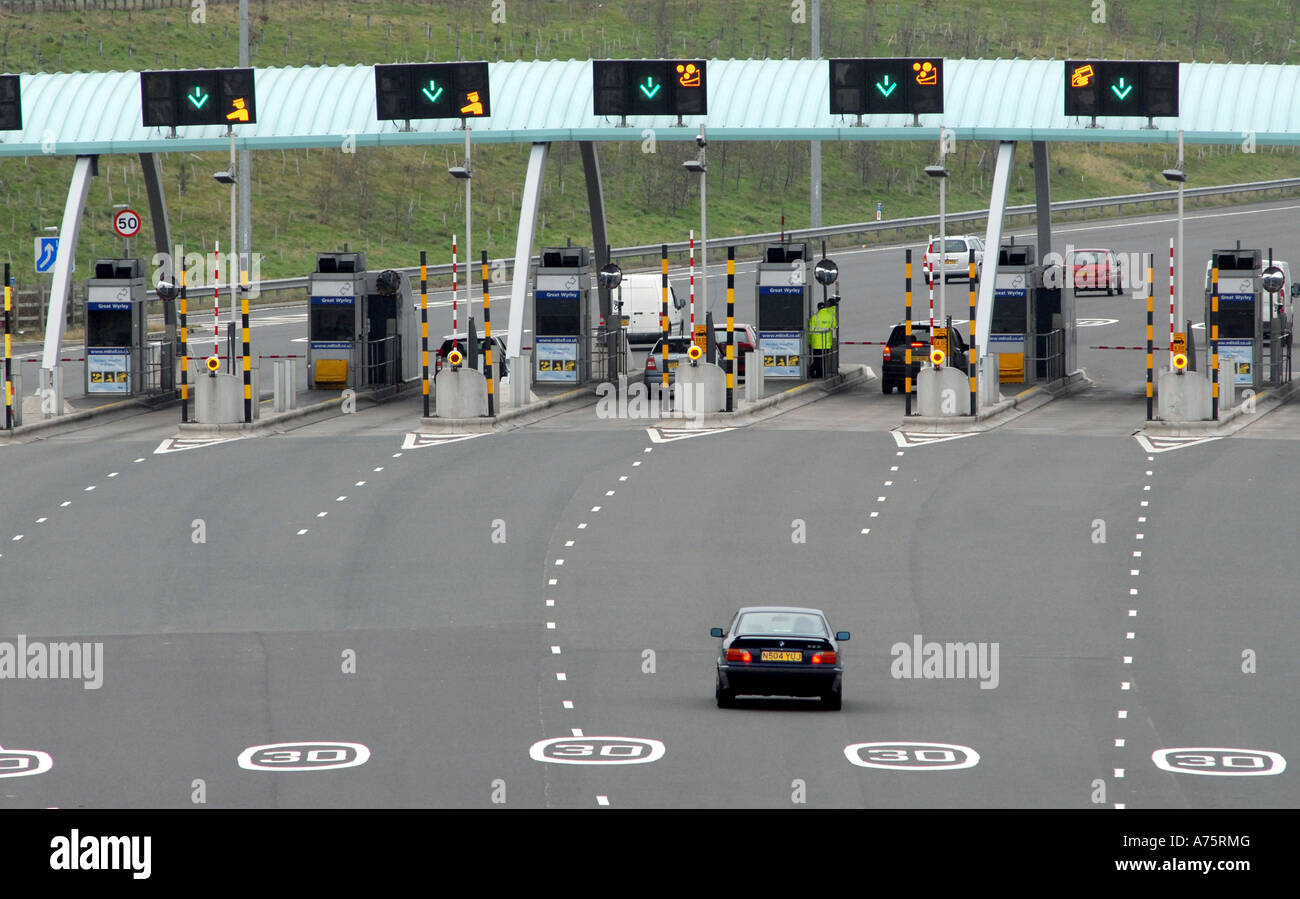 QUIET TOLL BOOTHS ON THE M6 TOLL MOTORWAY NEAR CANNOCK,STAFFORDSHIRE.UK Stock Photo