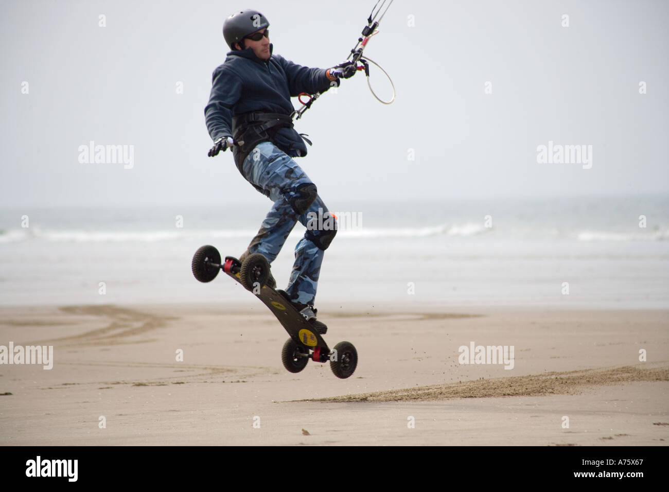 Kite skateboarding hi-res stock photography and images - Alamy