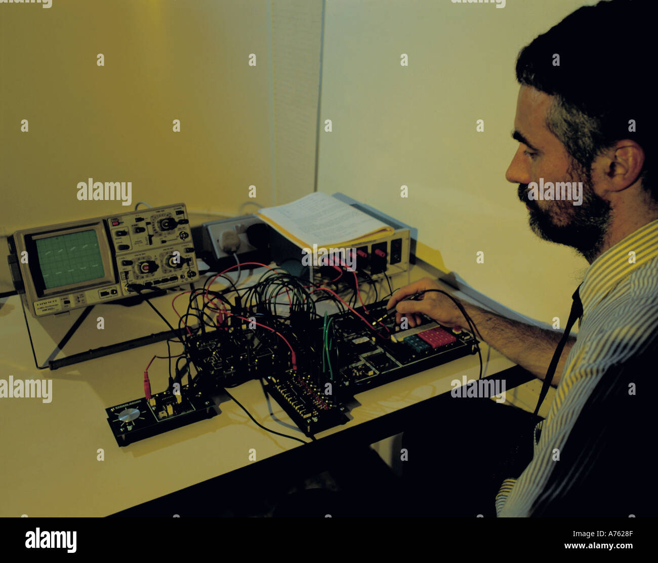Using an electrical probe from analogue digital converter linked to a
