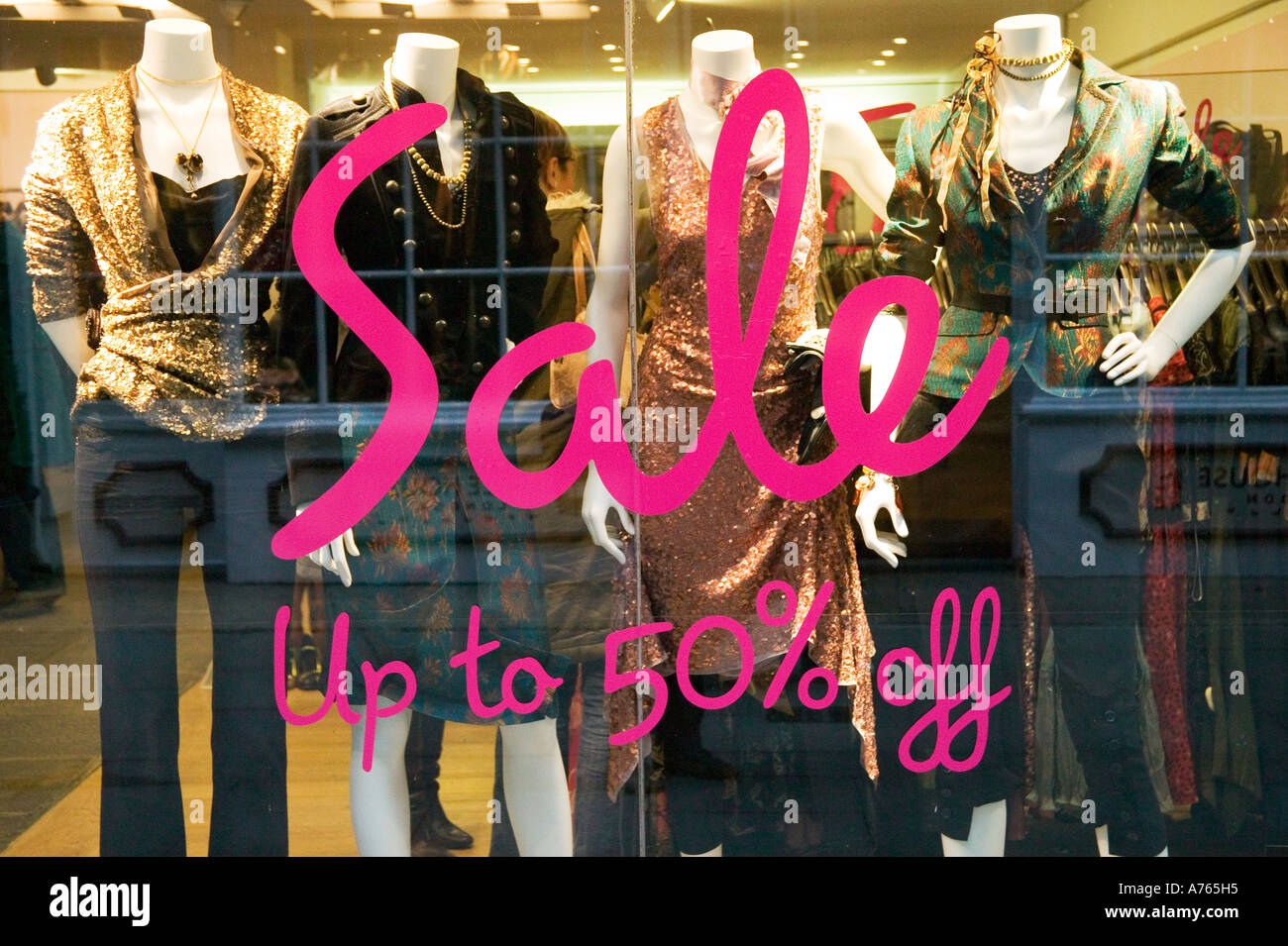 Mannequin Signs Mannequin, sale sign in shopwindow Stock Photo - Alamy