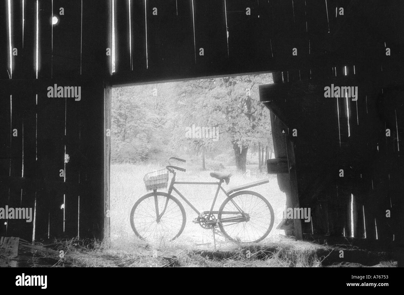 Old black bicycle hi-res stock photography and images - Alamy