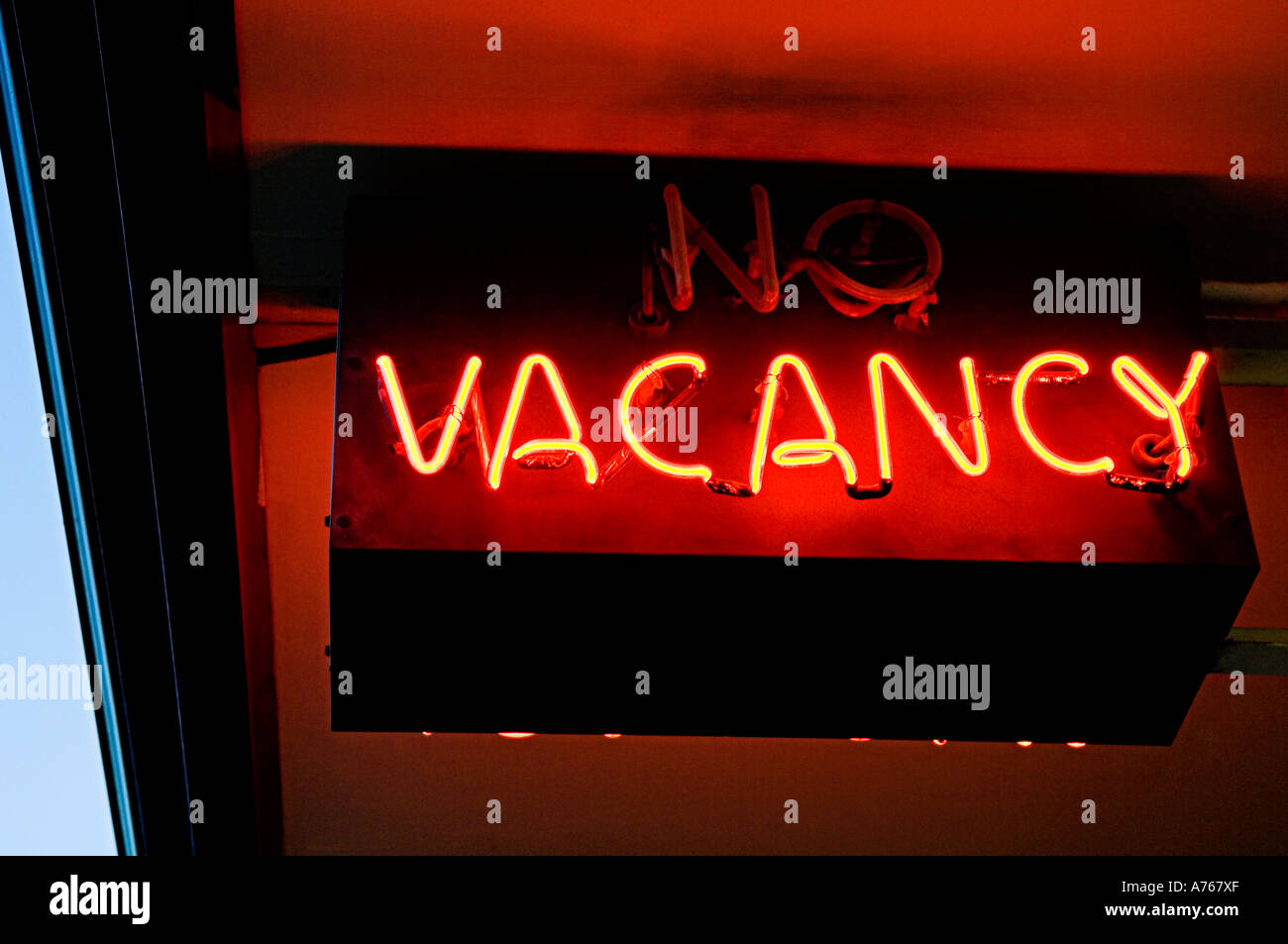 Red neon hotel vacancy/ no vacancy sign Stock Photo