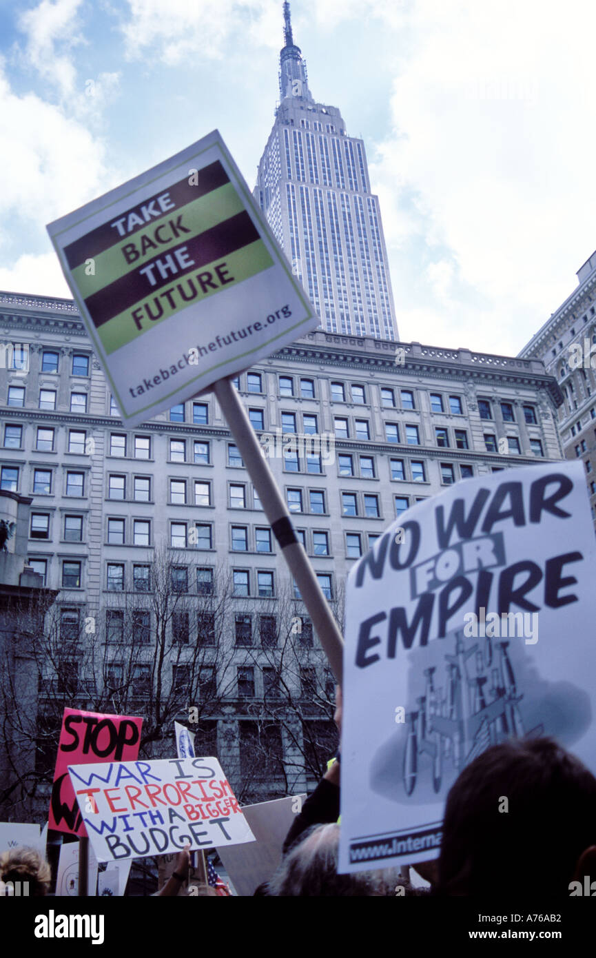 No War For Empire With The Empire State Building No War On Iraq Stock Photo Alamy No War For Empire With The Empire State Building No War On Iraq Stock Photo Alamy