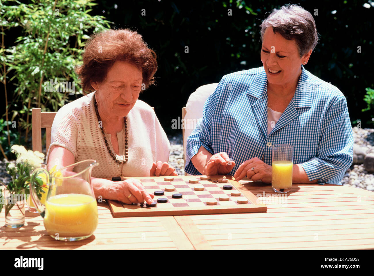 Playing drafts hi-res stock photography and images - Alamy