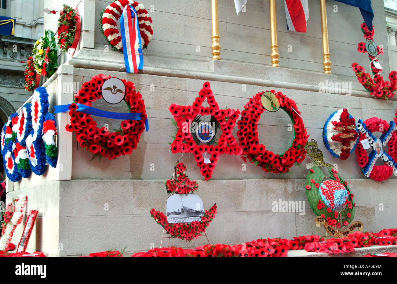 Poppy wreaths on the Cenotaph on Remembrance Day 2006 in London Stock ...