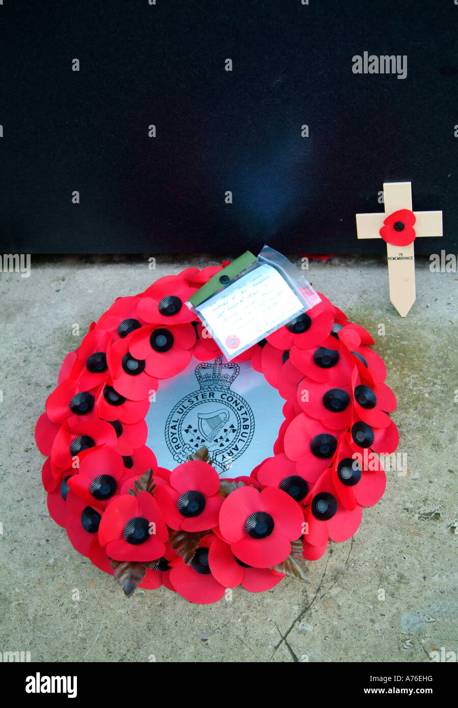 Poppy wreath on the Cenotaph on Remembrance Day 2006 in London Stock ...