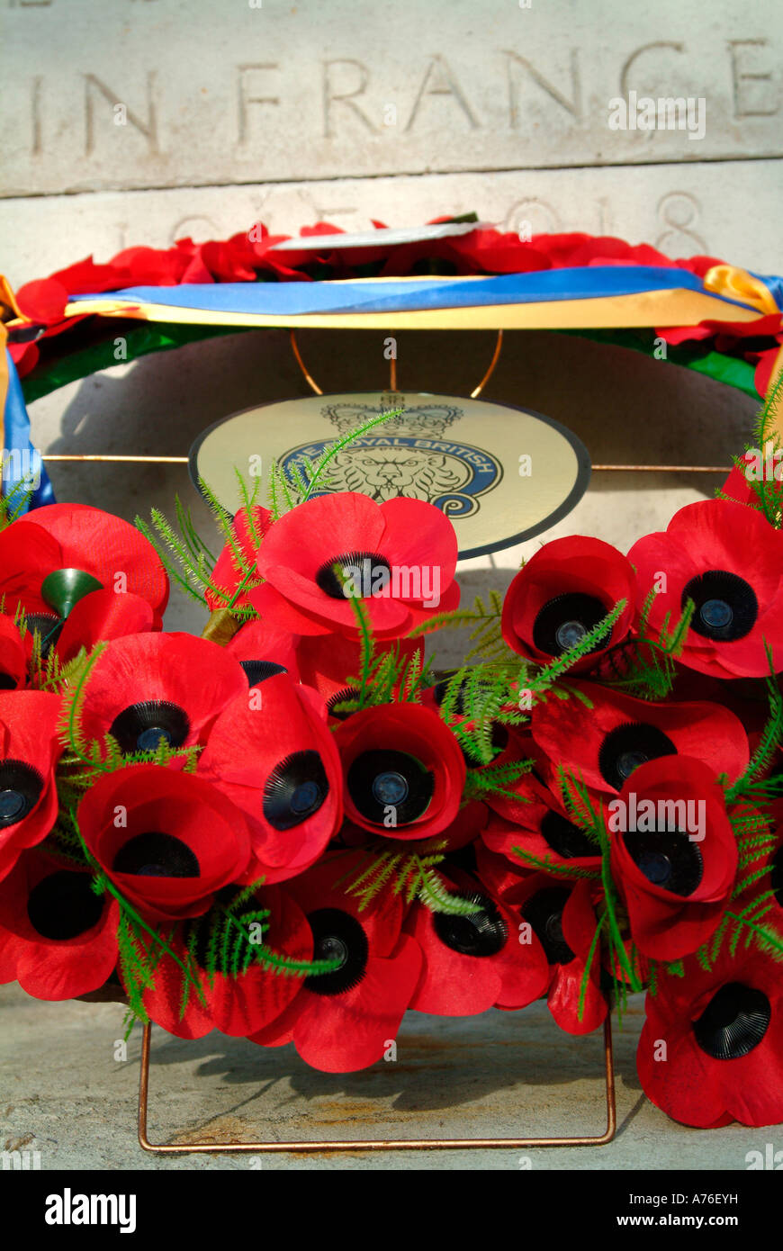 Poppy wreath on the Cenotaph on Remembrance Day 2006 in London Stock ...