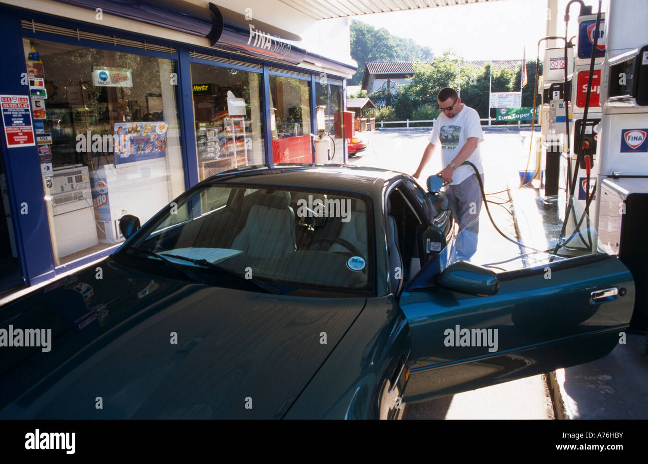 Petrol station supercar hi-res stock photography and images - Alamy