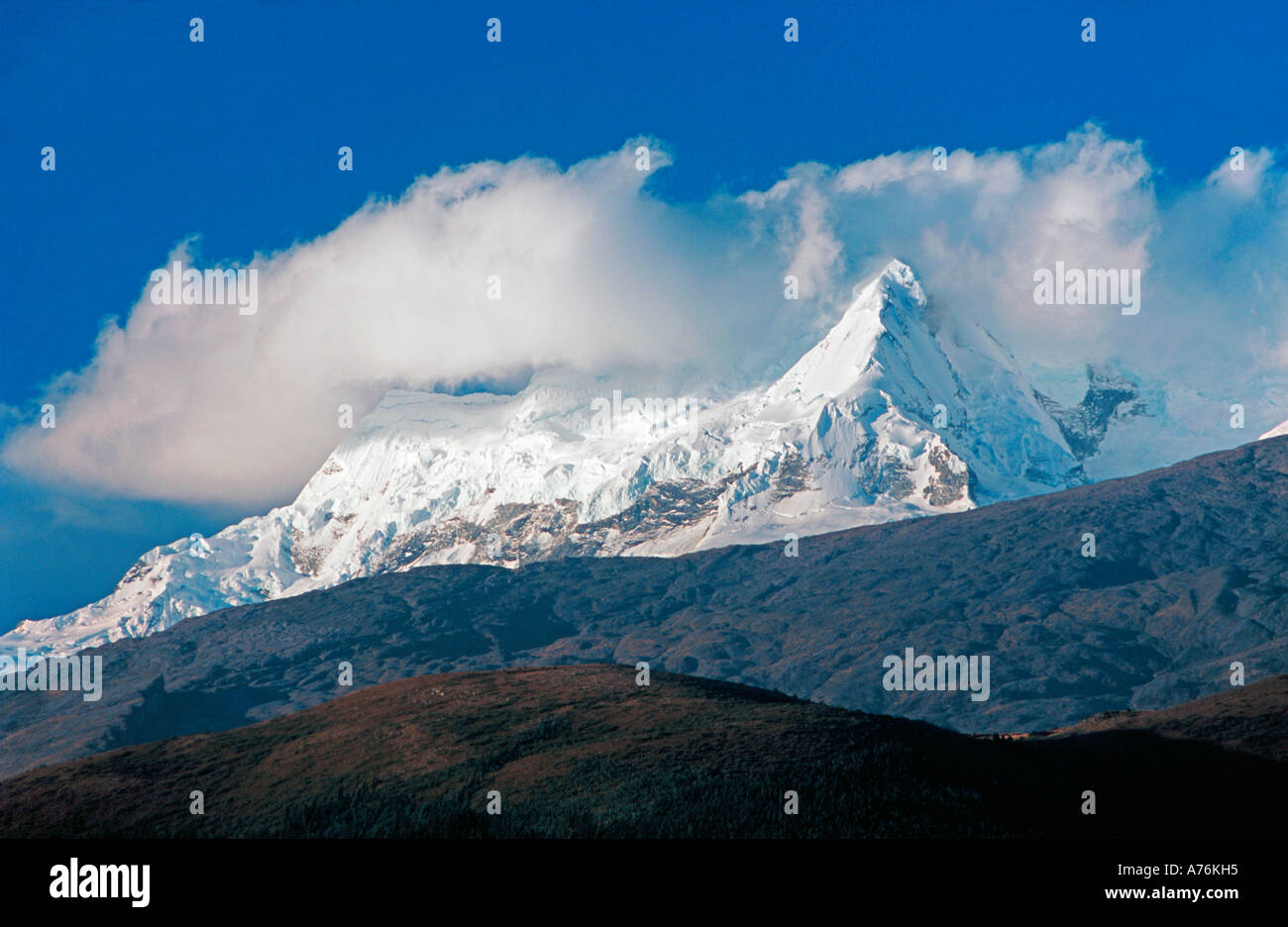 Snow cap rock formations hi-res stock photography and images - Alamy
