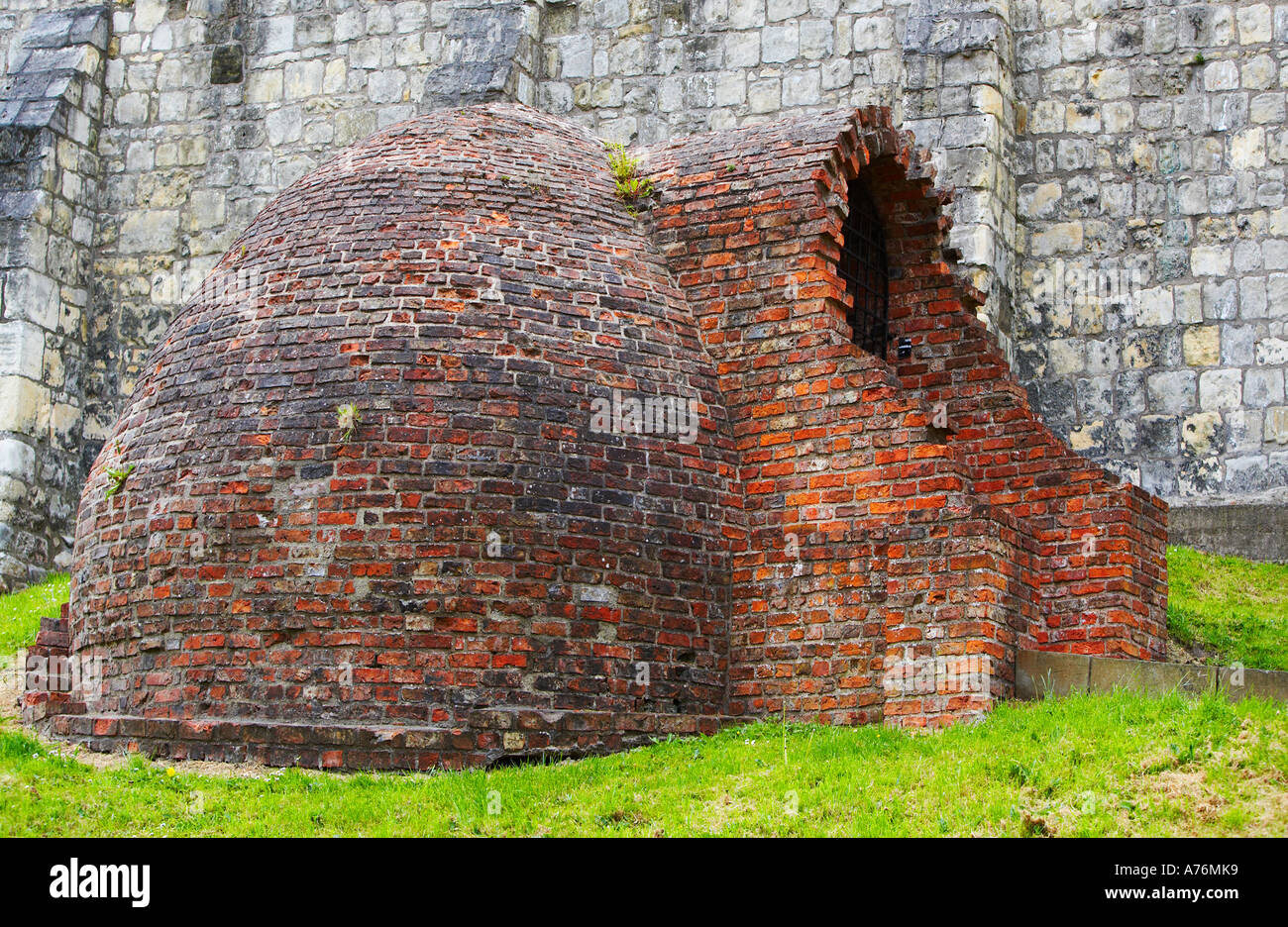 Ice cold store cellar storage cold store hi-res stock photography and ...