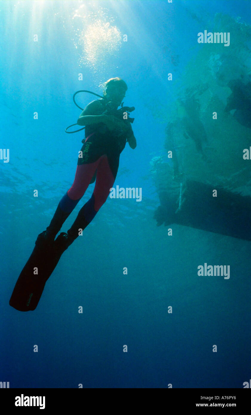 Girl scuba diving boat hi-res stock photography and images - Alamy