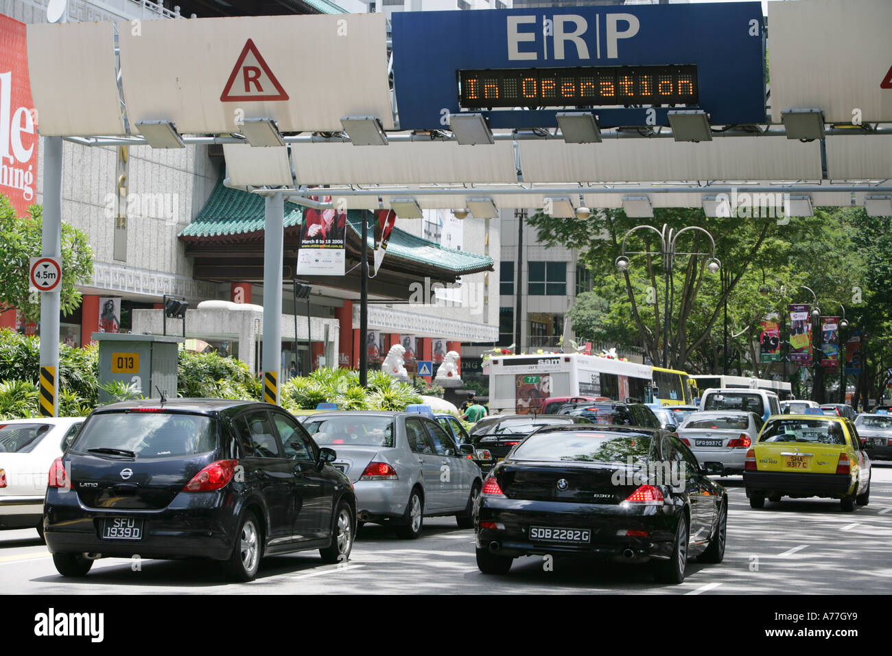 SGP Singapore City Road Toll System ERP Electronic Road Pricing Stock Photo  - Alamy