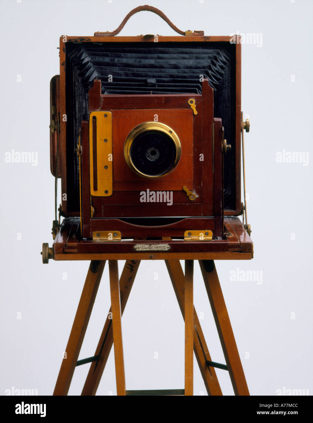 Old wooden plate camera from front Stock Photo - Alamy