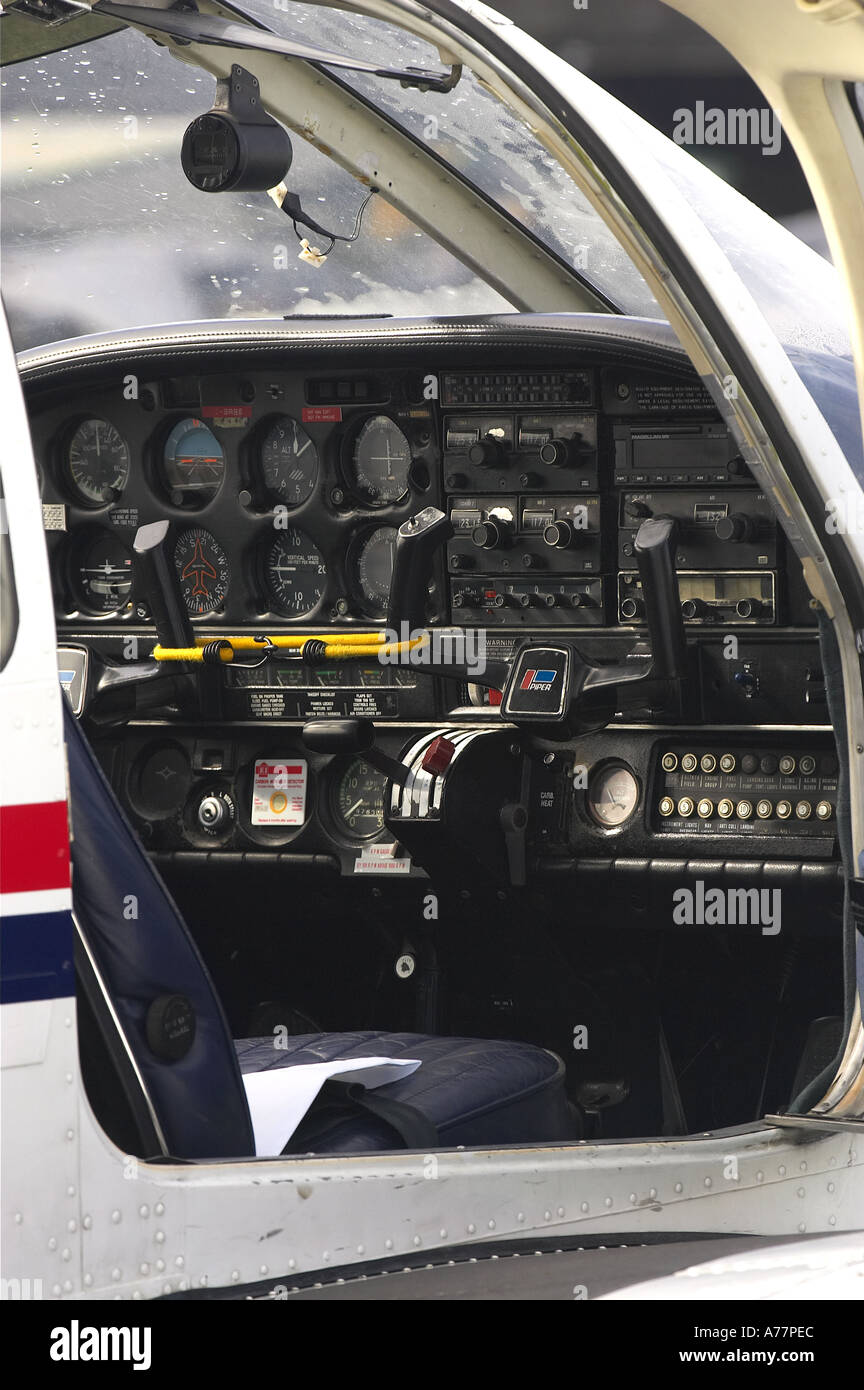 Piper aircraft cockpit hi-res stock photography and images - Alamy