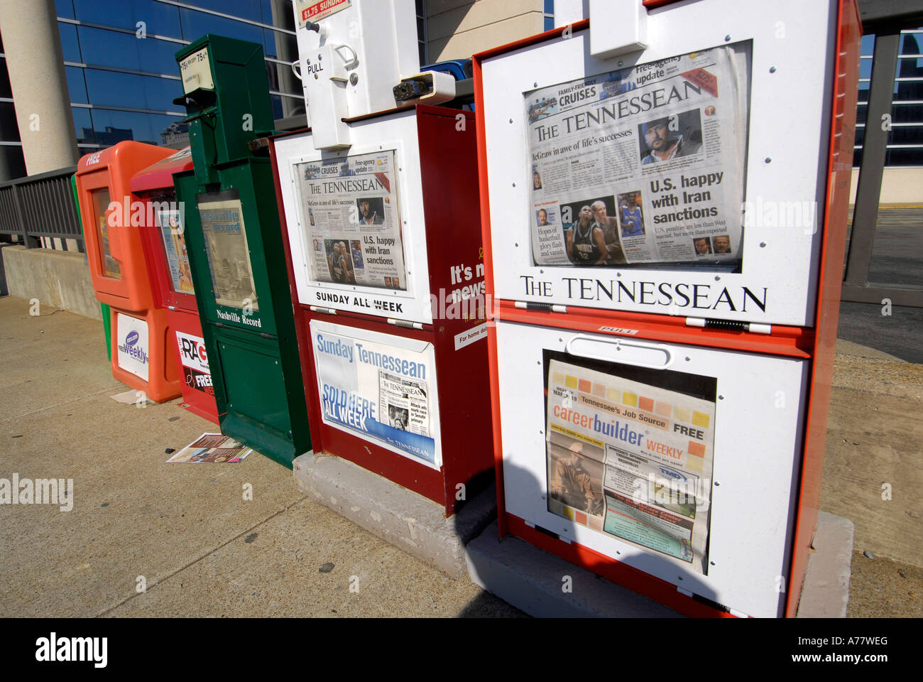 Newspaper stands hires stock photography and images Alamy