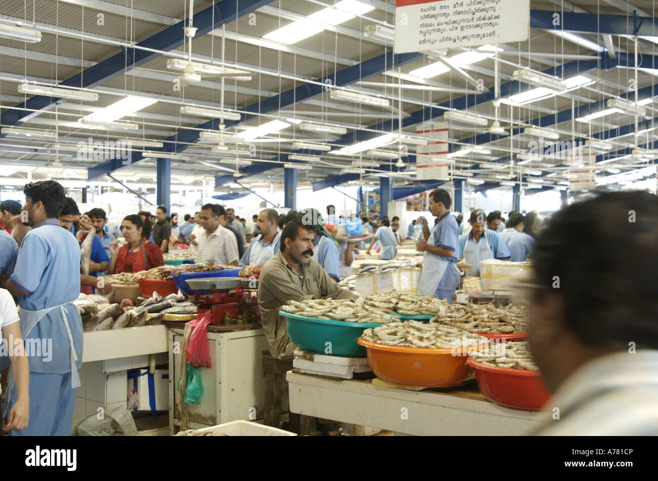 busy fish market deira dubai Stock Photo Alamy