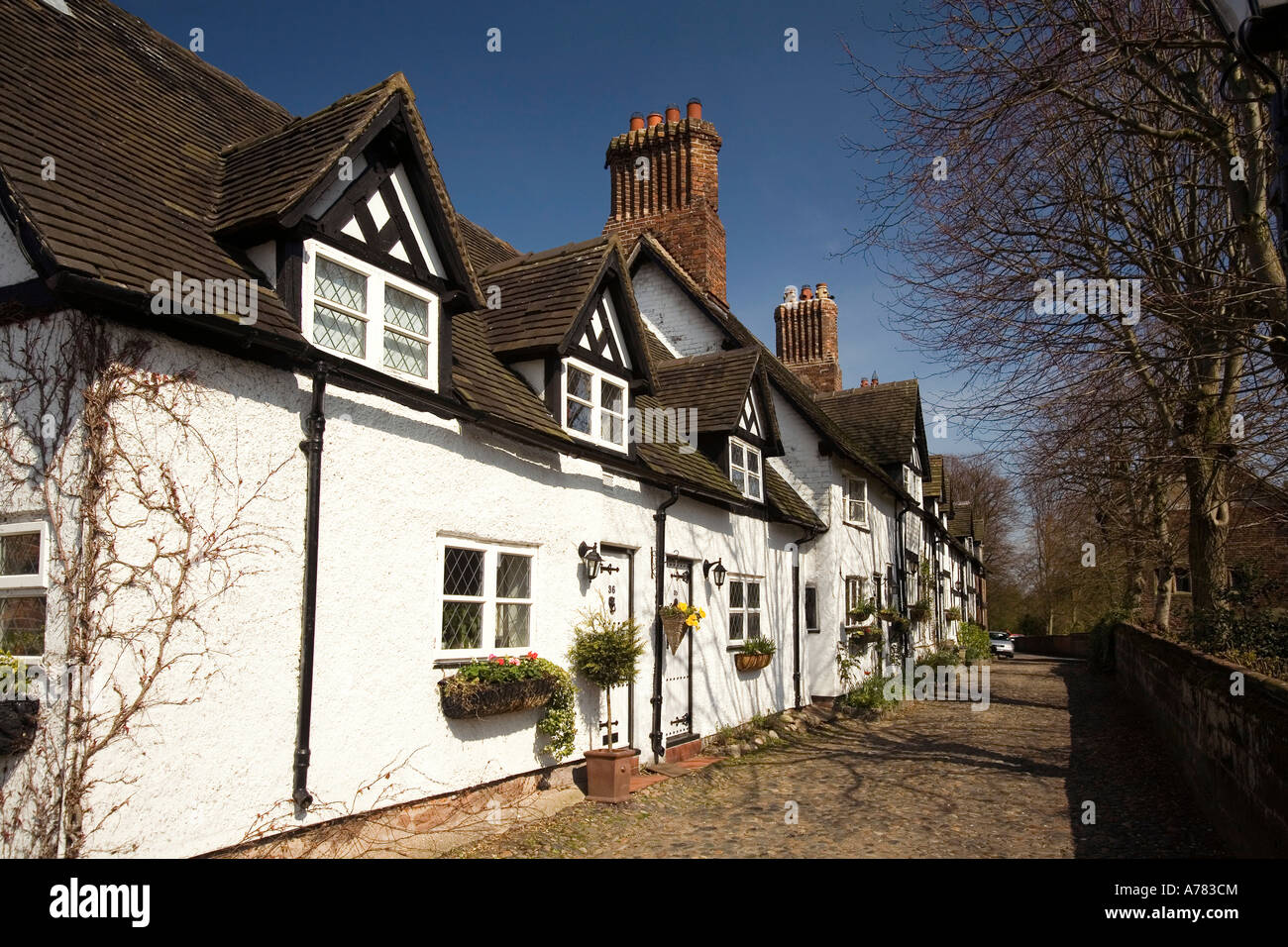 UK Cheshire Vale Royal School Lane Great Budworth cottages beside St Marys Parish church Stock Photo