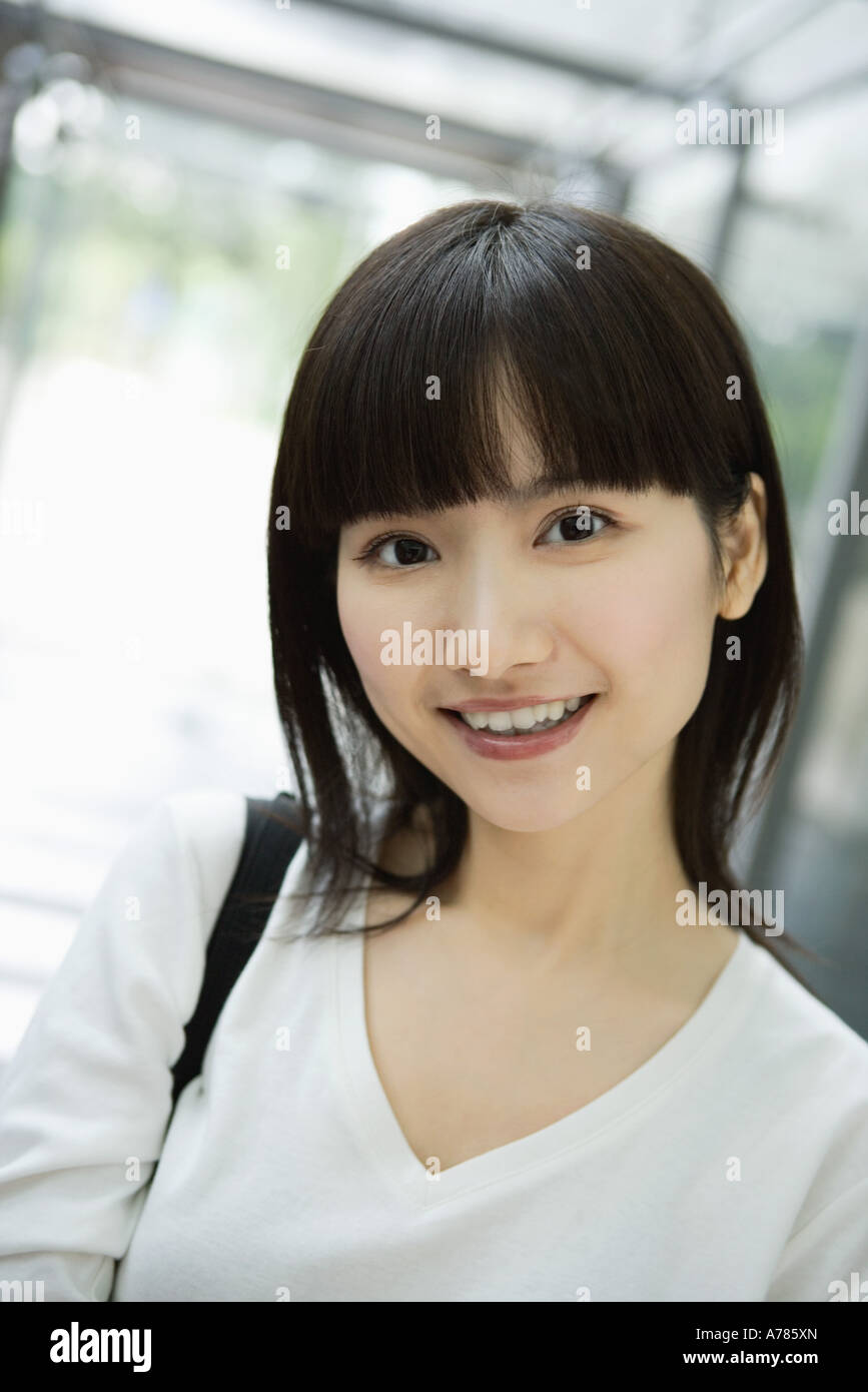 Young woman smiling at camera, head and shoulders, portrait Stock Photo ...