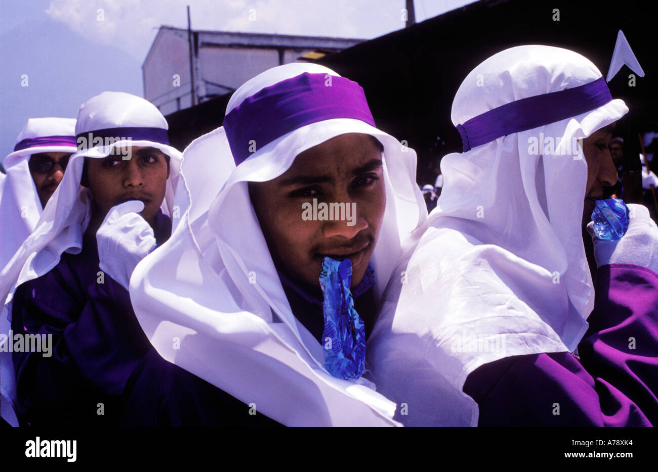 Arab costume hi-res stock photography and images - Page 2 - Alamy