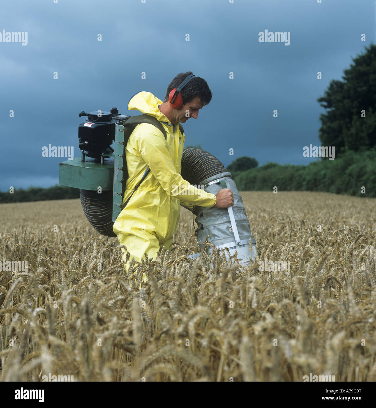 Dr Kevin Brown using a Devac sampler for monitoring arthropod ...