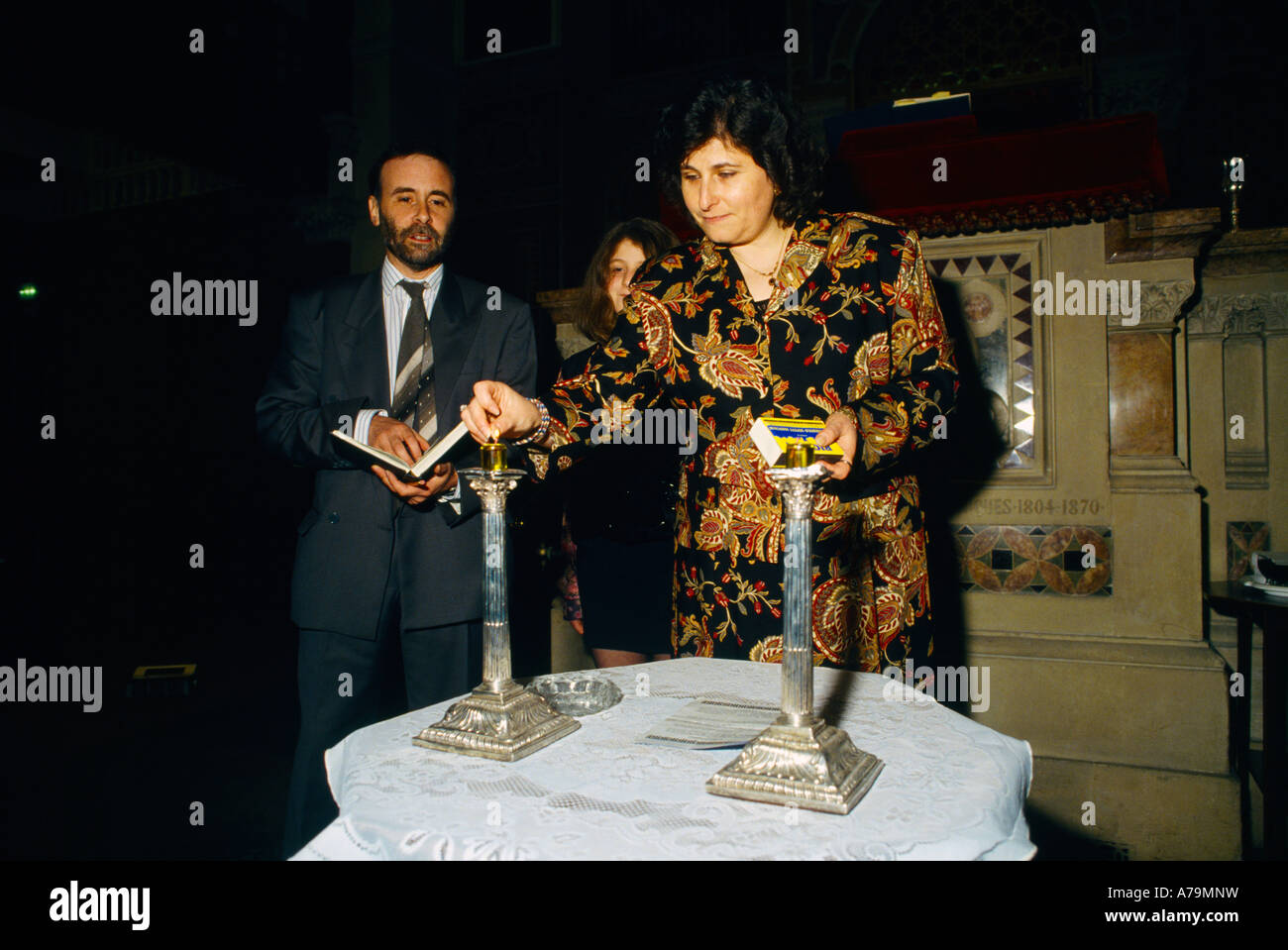 West London Synagogue Lighting Candles Family Shabbat Stock Photo Alamy