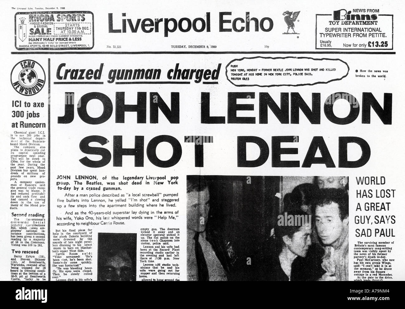 BEATLES Liverpool Echo announces the murder of John Lennon in December 1980 Stock Photo