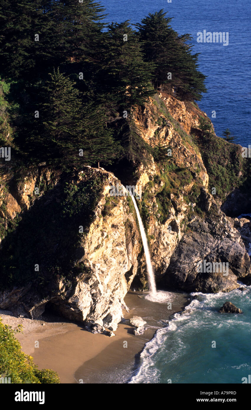 The rugged coastline of Big Sur California Pacific Ocean coast beach ...