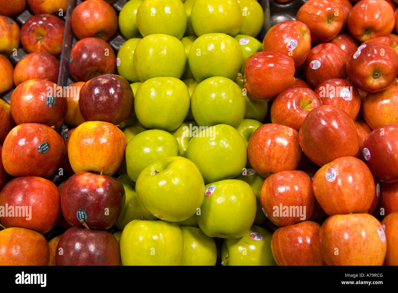 Apple varieties on display in a grocery store Stock Photo Alamy