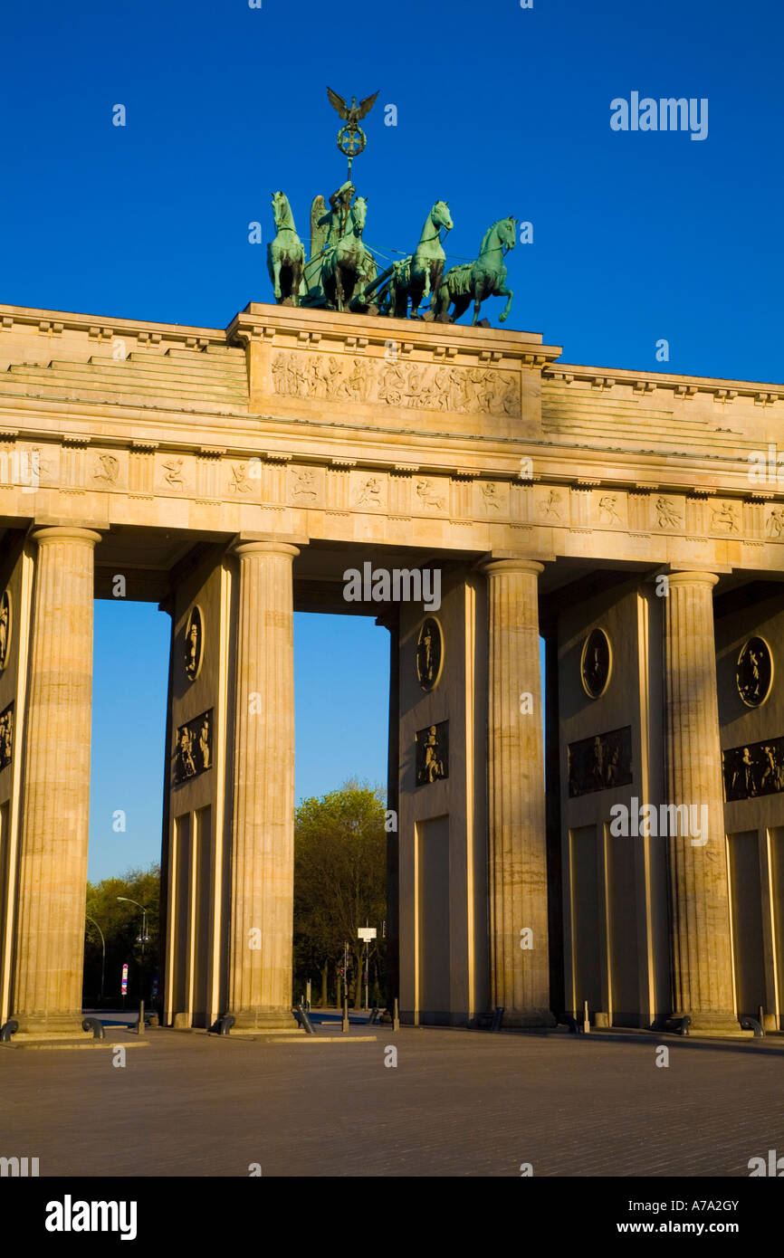 Brandenburger tor german berlin germany arch columns triumph ...
