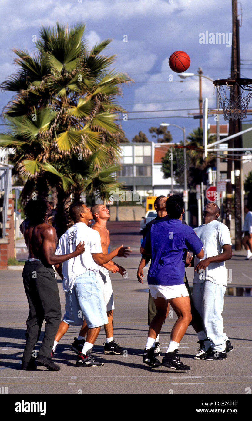 Venice Beach beaches Los Angeles play basketball Stock Photo - Alamy